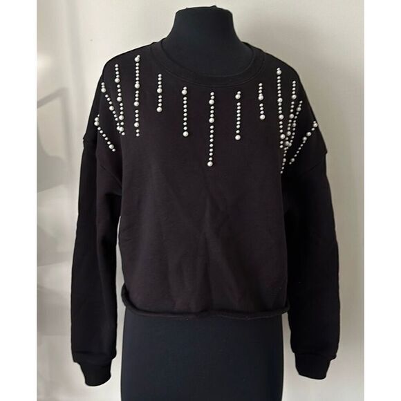 Francesca’s black crewneck sweatshirt with pearl detail - Picture 3 of 9